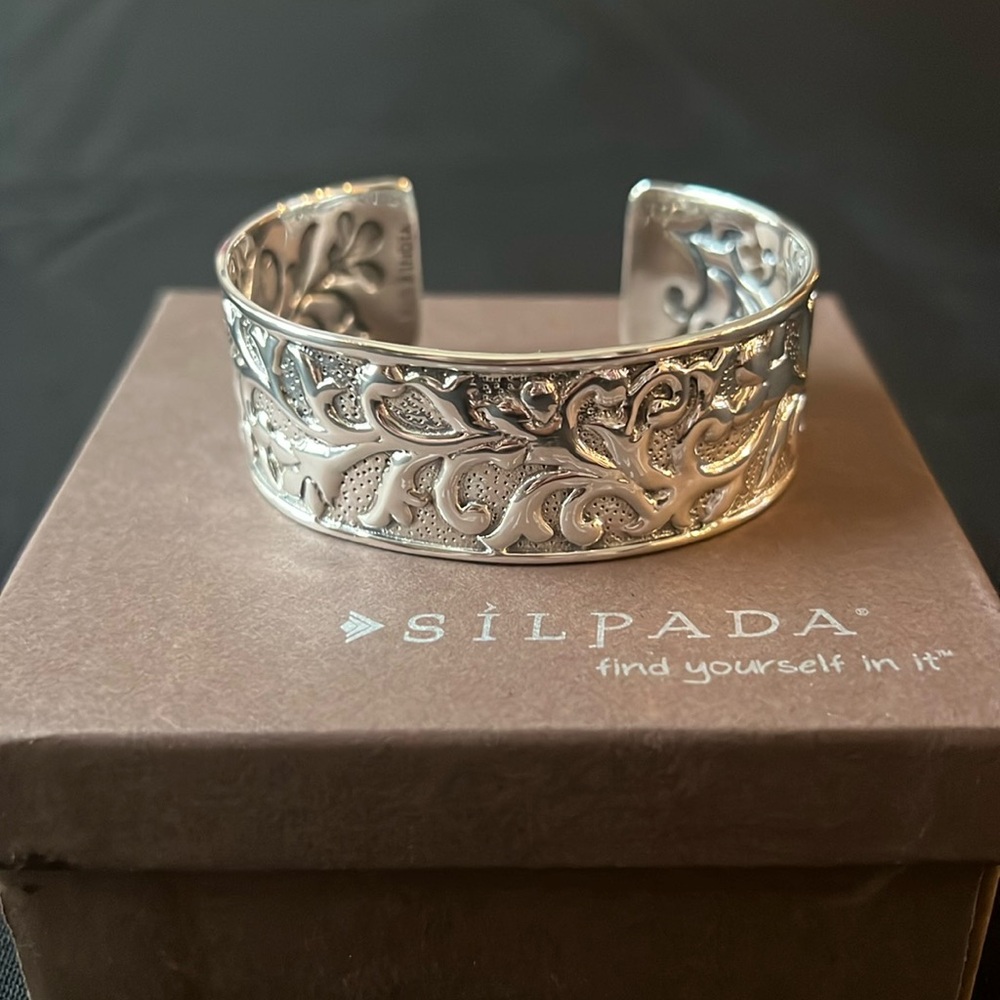 Silpada B3080 Ahead of the Curve Cuff